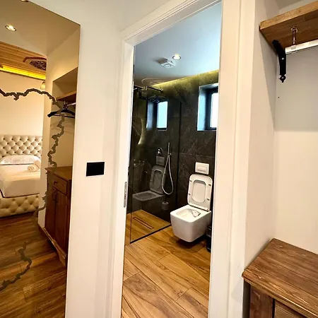 Empire Of Martin 호텔