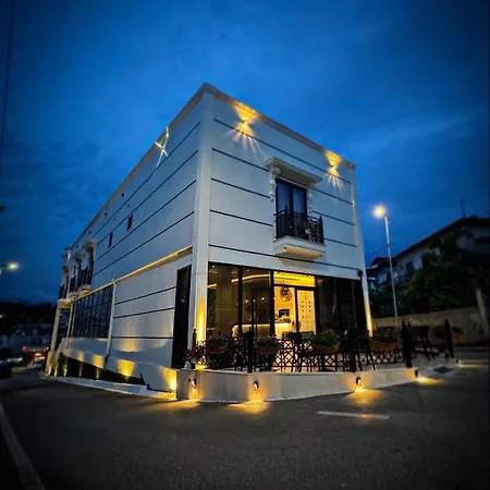 Empire Of Martin ジロカストラ