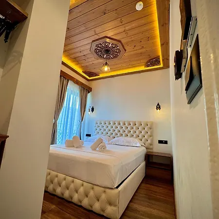 Empire Of Martin ホテル ジロカストラ