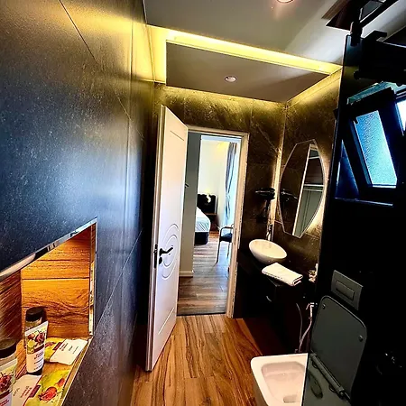 Empire Of Martin ホテル