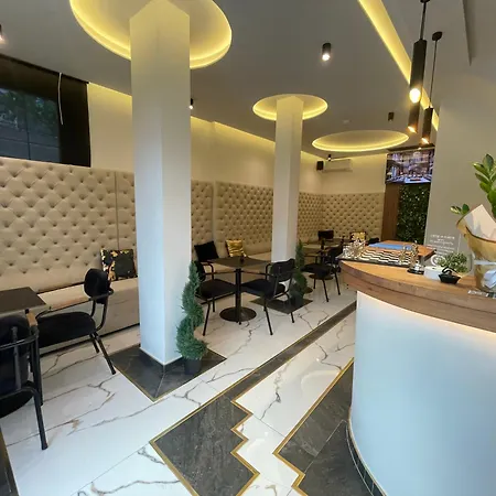 Empire Of Martin ジロカストラ